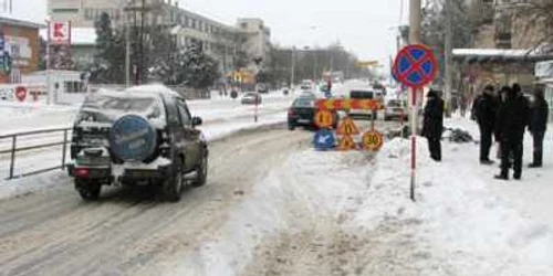 Şanţurile de pe Calea Naţională fac la iarnă deszăpezirea imposibilă