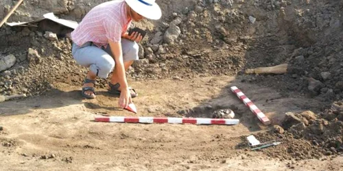 Arheologii lucrează pe şantierele viitoarelor autostrăzi