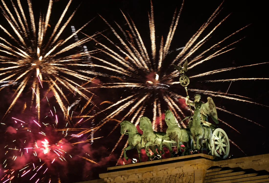 Focul de artificii a fost organizat la Berlin, în apropierea Porţii Brandenburg