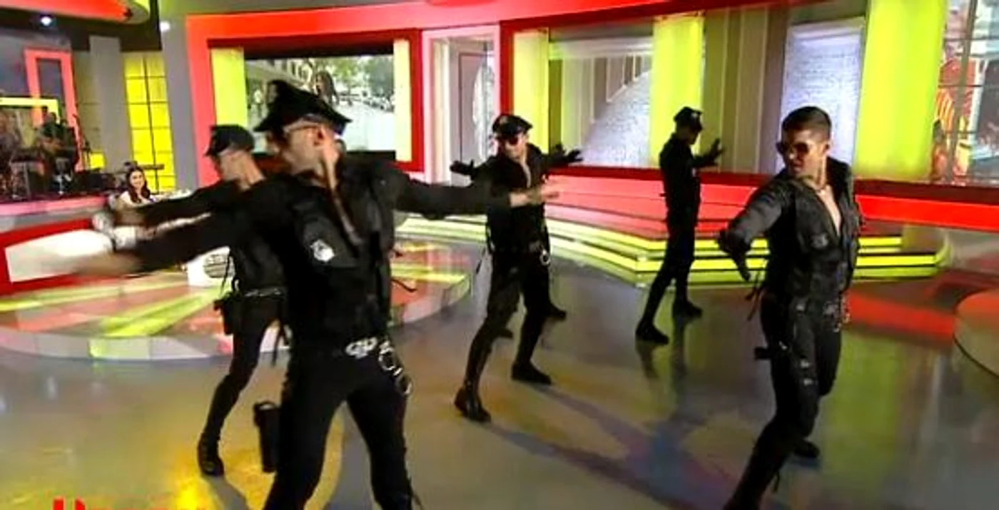 Stripperii de la Taboo Boys au dansat special pentru Gabriela Cristea (captură: PRO TV)