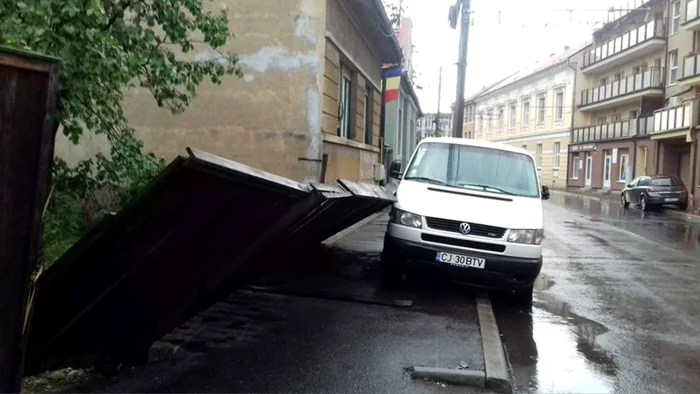 distrugeri strada paris foto stefan borcea