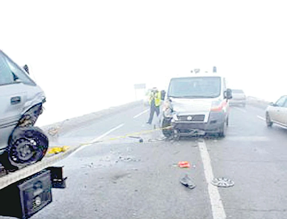 
    Ambulanţa transporta  o gravidă la spital  