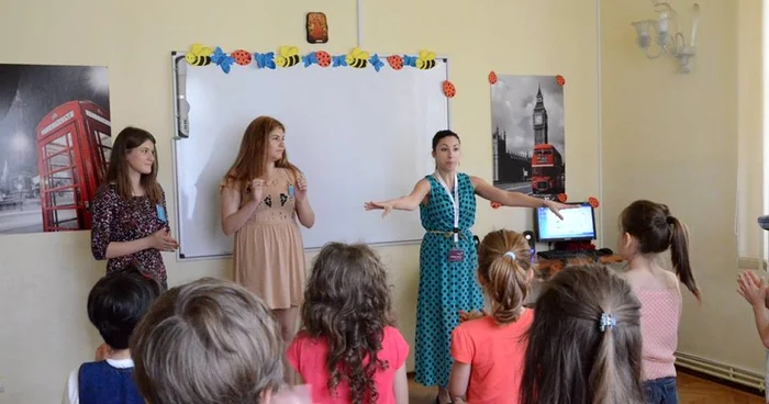 Elevii între 11 şi 20 de ani pot aplica cu un eseu în limba engleză până la sfârşitul lui ianuarie