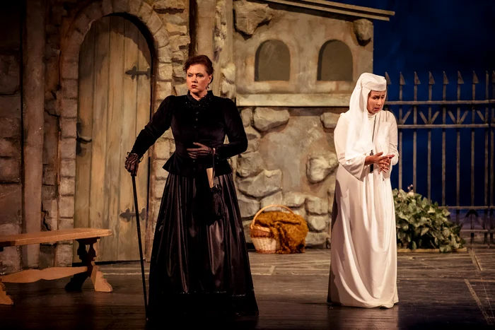 Carmen Topciu și Aurelia Florian. Foto Andrei Grigore / Opera Națională București