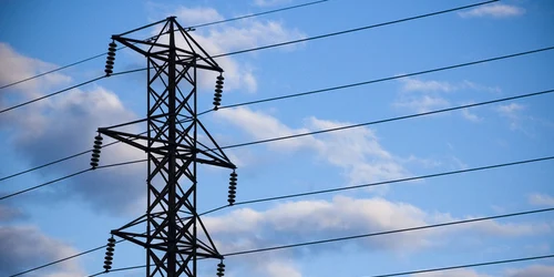 A fost electrocutat la furat