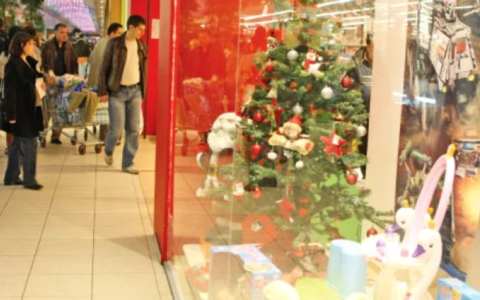 Românii vor strânge şurubul la cumpărături