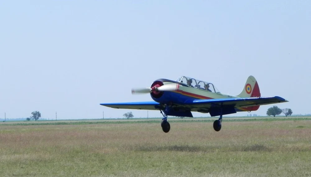 Un avion militar IAK-52 a fost la un pas de prăbuşire FOTO: Forțele Aeriene Române