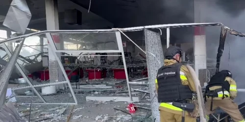Cel puțin 11 morți și 37 de răniți în Donețk, după ce forțele ruse au bombardat un supermarket  Foto Captură video Facebook Volodimir Zelenski jpg