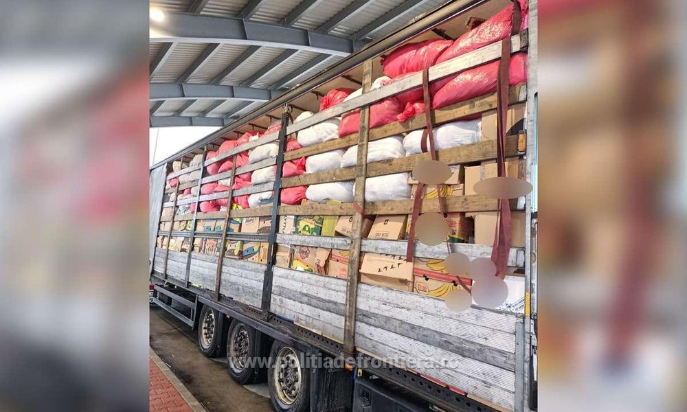  Peste 20 tone de deșeuri au fost oprite în Vestul țării. Camioanele conțineau îmbrăcăminte și mobilă second-hand
