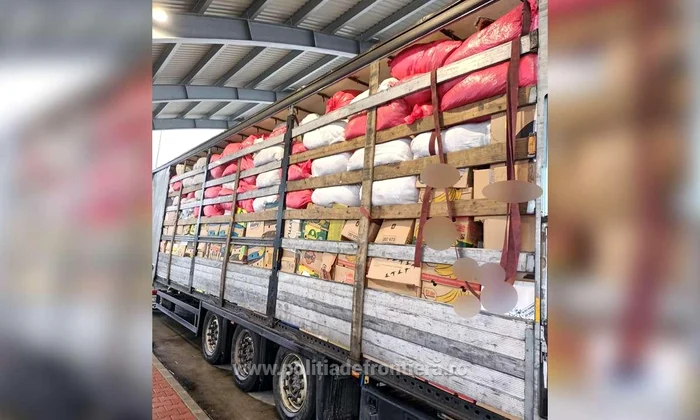 Două automarfare pline au fost oprite FOTO Politia de Frontiera