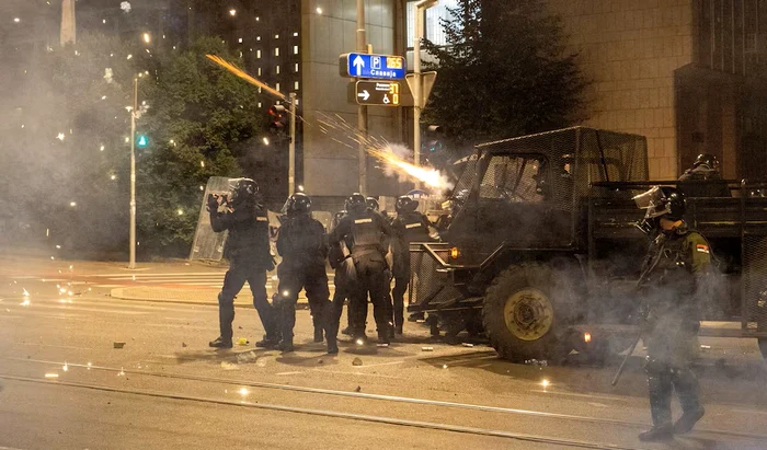 Serbia se confruntă cu a cincea noapte consecutivă de proteste violente FOTO: X
