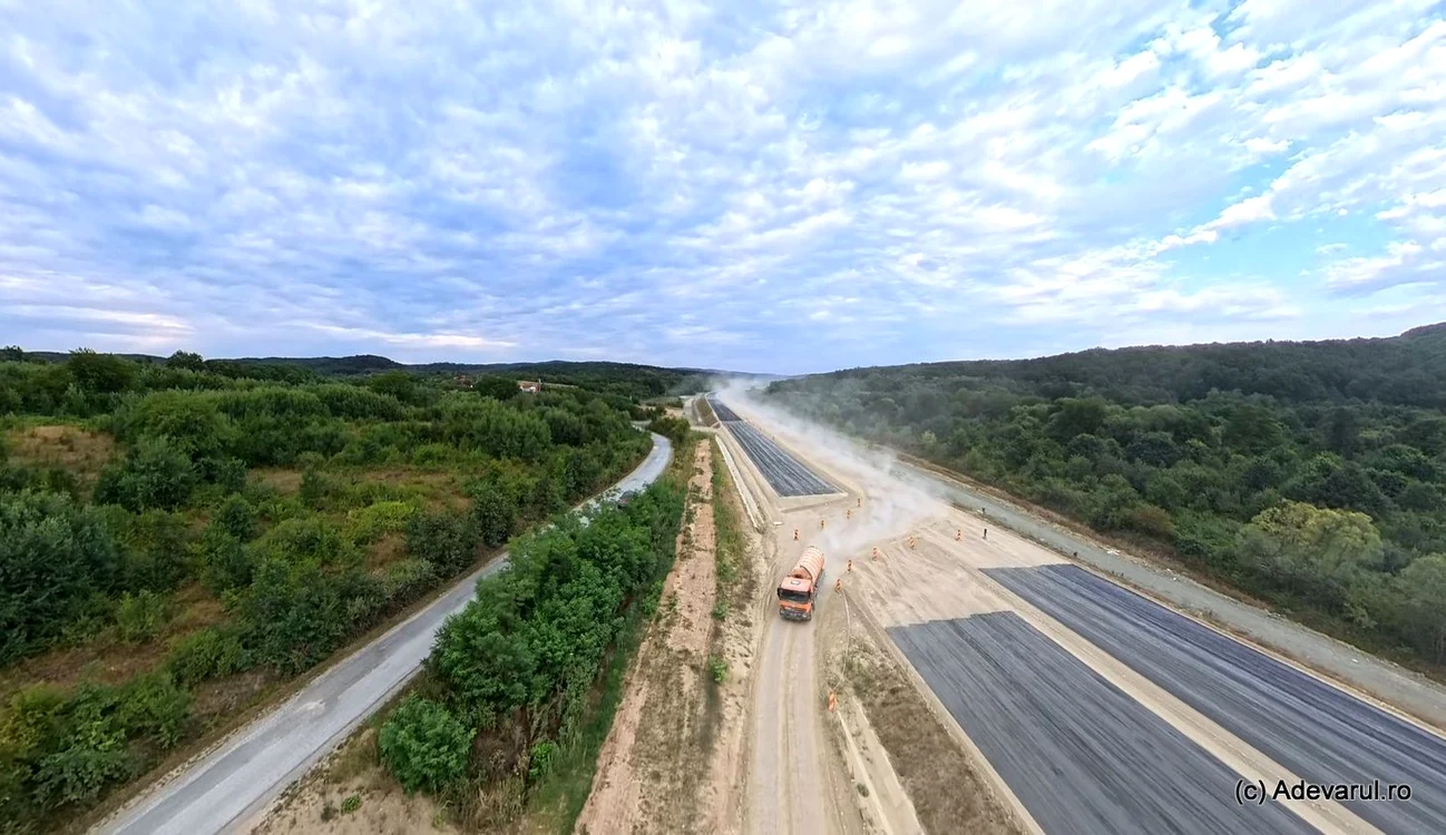 Șantierul Autostrăzii Lugoj - Deva. Foto: Daniel Guță. ADEVĂRUL