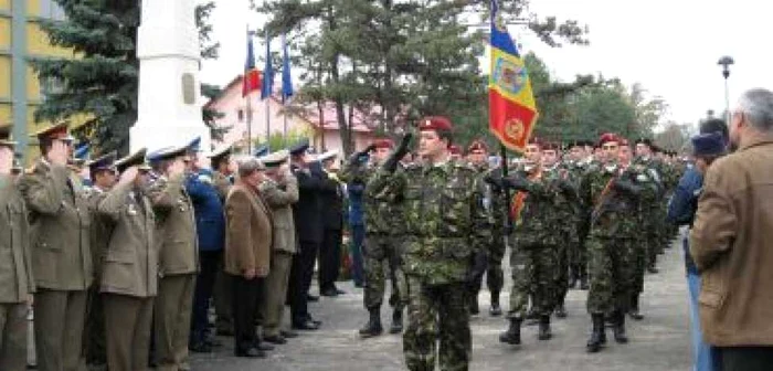 Buzău: Paradă de tehnică militară de Ziua Armatei