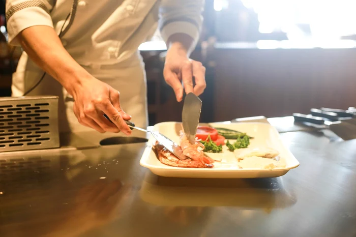 Cum reușea un individ să mănânce pe gratis la restaurante scumpe / foto: Pixabay