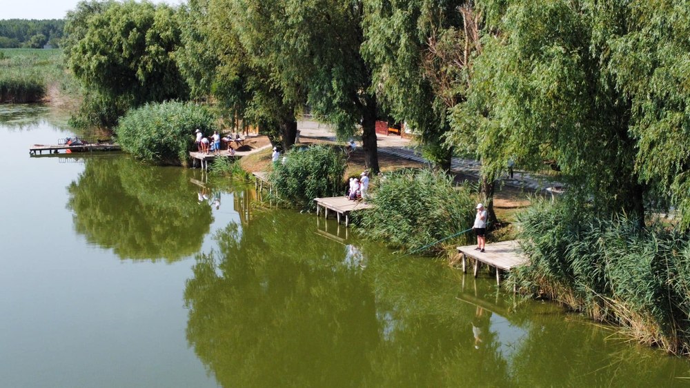 Raiul pescarilor. Ce planuri au autoritățile cu Lacul Zătun, locul de pescuit aflat lângă „intersecția” a trei țări