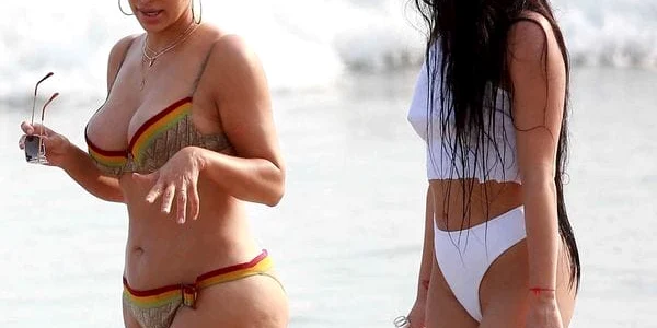 kim kardashian plaja foto x jpg