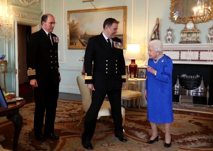 Regina Elisabeta  în Sala Centrală a Palatului Buckingham, GettyImages jpg