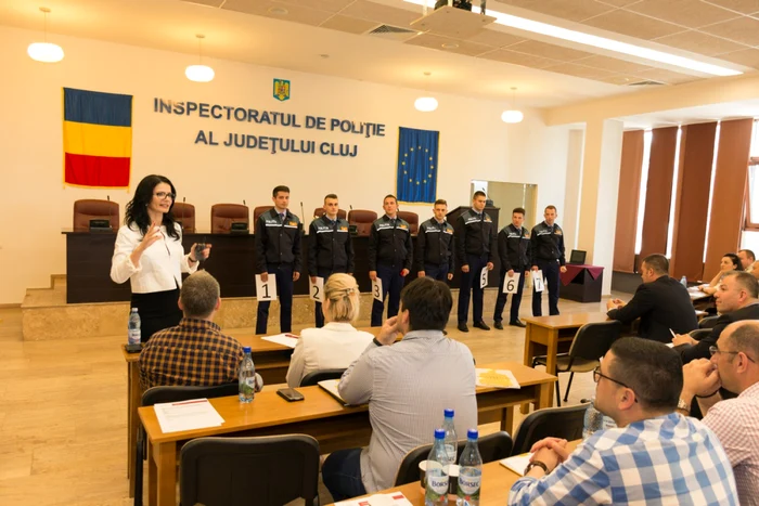 Poliţişti la seminarul de comunicare. FOTO: Primăria Cluj-Napoca