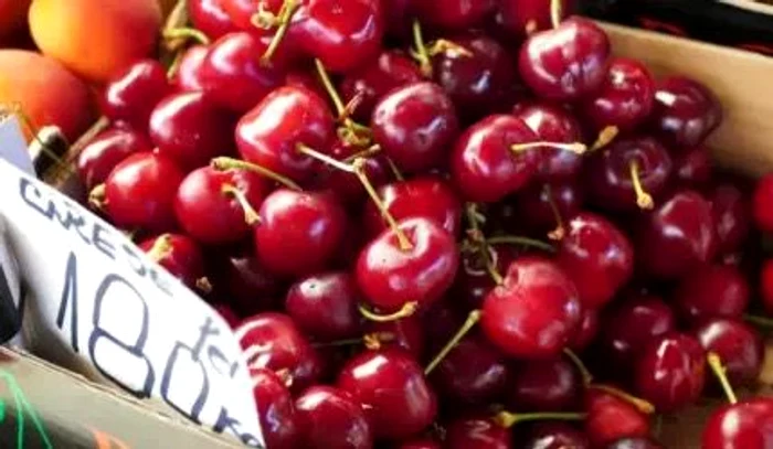 Primele cireșe din import au apărut în piață la 180 de lei kilogramul Foto: oradesibiu.ro