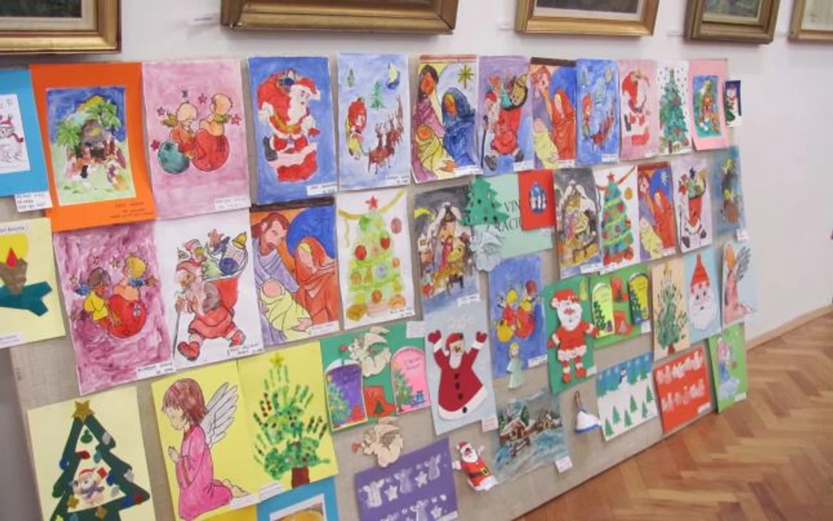 Lucrările sunt realizate de preşcolarii  de la grupele mari şi pregătitoare