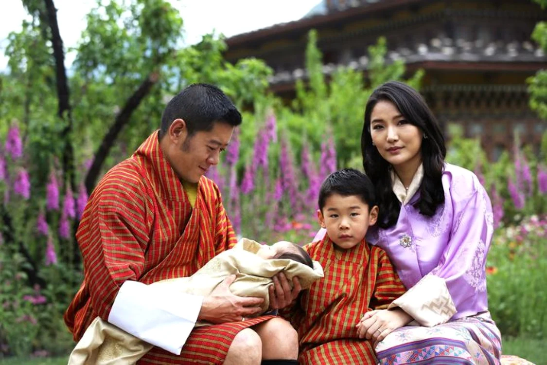 Regina Jetsun Pema are doi copii.