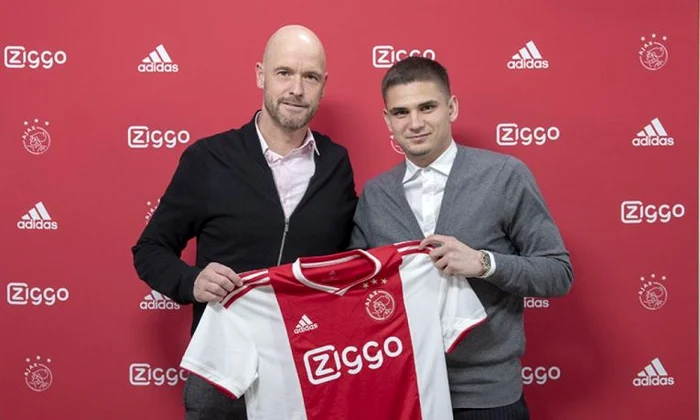 
    Razvan Marin a fost prezentat la AjaxFOTO: Digisport.ro  
