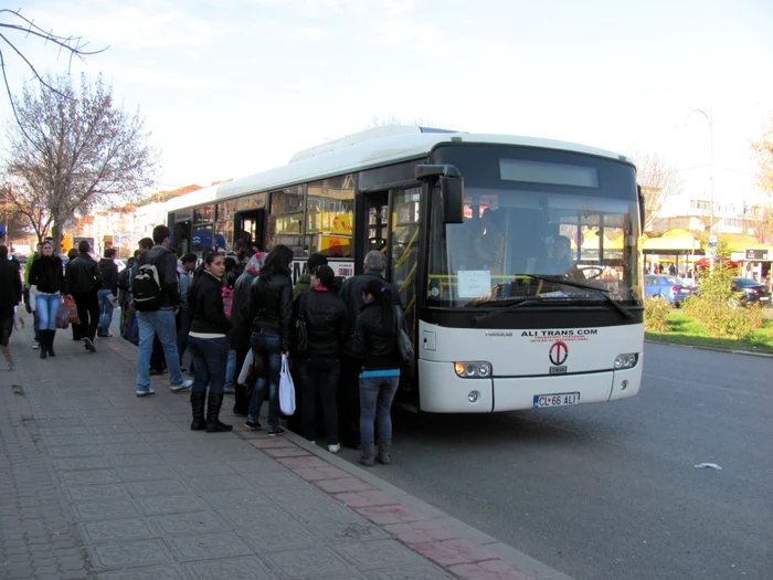 Persoanele cu venituri mici au gratuitate la transportul în comun Foto:Adevărul