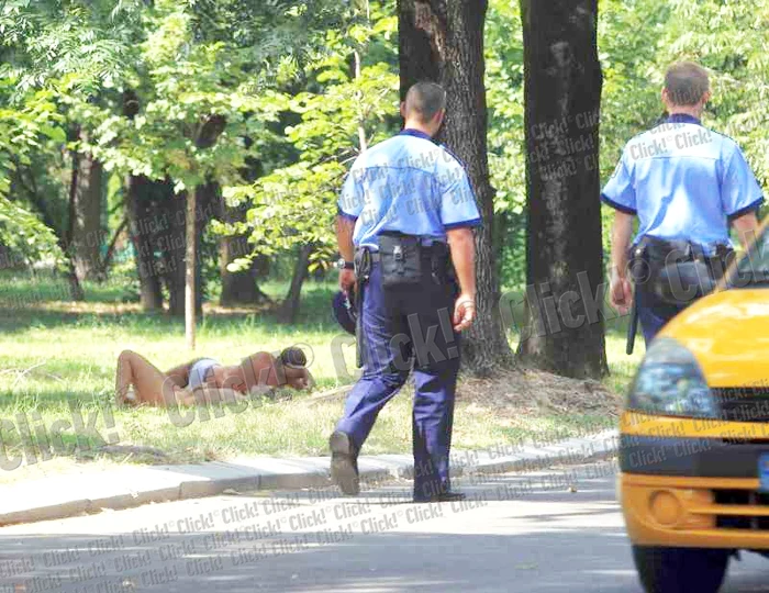 Nudişti în Herăstrău.