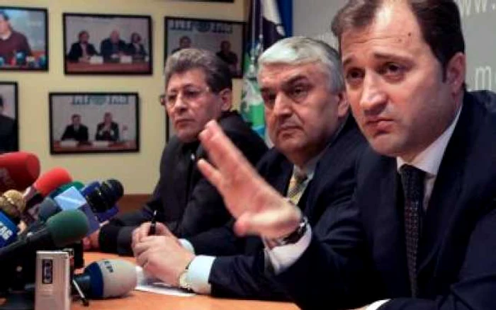 Negocieri prezidenţiale în Moldova / Care va fi preţul lui Voronin?