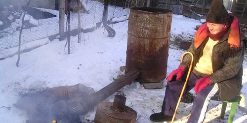 Între blocurile din Iaşi sunt amenajate afumători înainte de Sărbători FOTO Primăria Iaşi