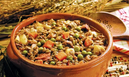 mancare de linte cu carne de porc jpeg
