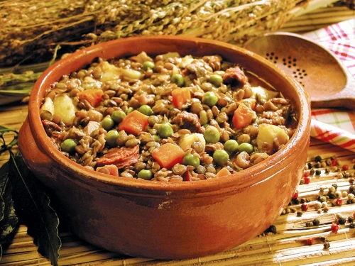 mancare de linte cu carne de porc jpeg