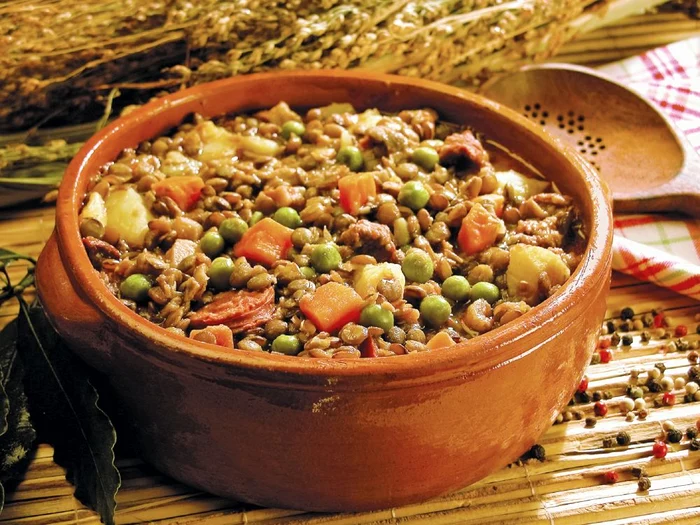 mancare de linte cu carne de porc jpeg