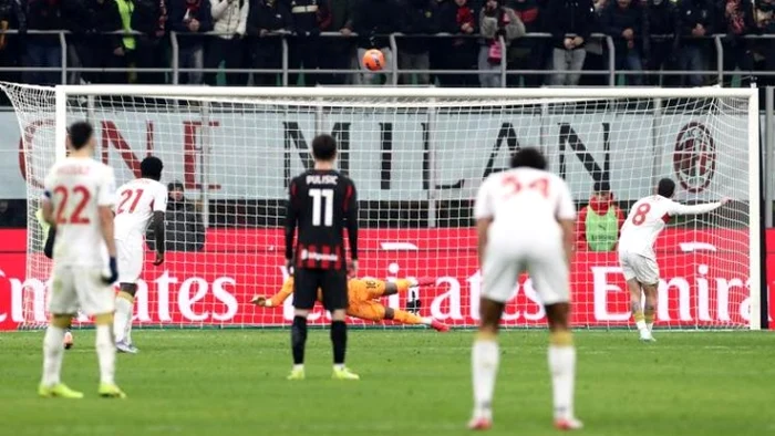 Execuția lui Stanciu, cu mingea zburând mult peste poartă   FOTO  Facebook