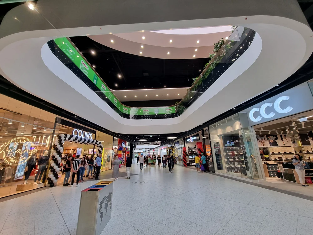 Interiorul centrului comercial FOTO Adevărul