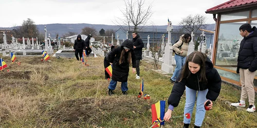steaguri morminte eroi FOTO Vremea Noua (1) jpeg