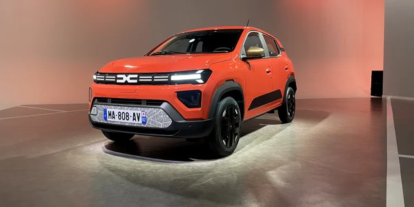 DACIA SPRING PARIS 10 jpg