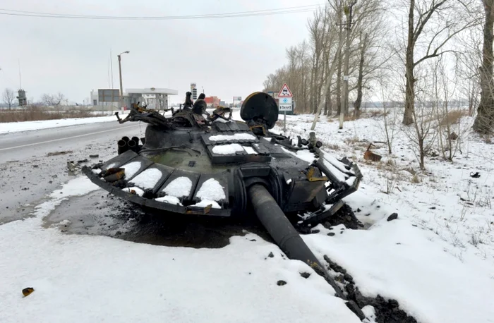 Când sunt atacate, tancurilor rusești le sar turelele pecum dopul la şampanie FOTO Profimedia