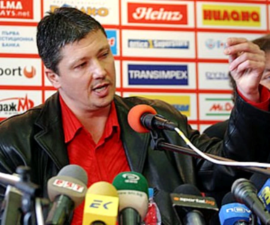 FOTBAL: Penev, demisie de la ŢSKA Sofia din cauza atitudinii patronilor