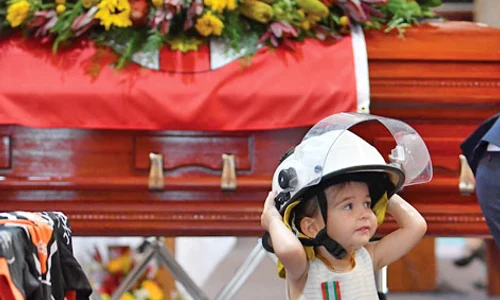 Micuța Charlotte,  la funeraliile tatălui  jpeg