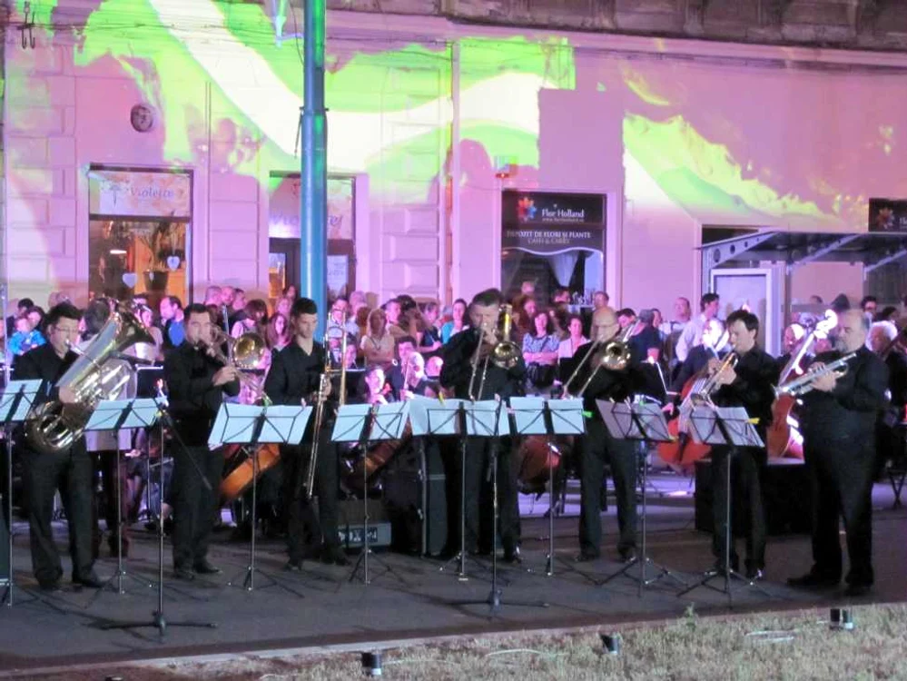 Filarmonica Banatul în Piaţa Bălcescu FOTO Ştefan Both