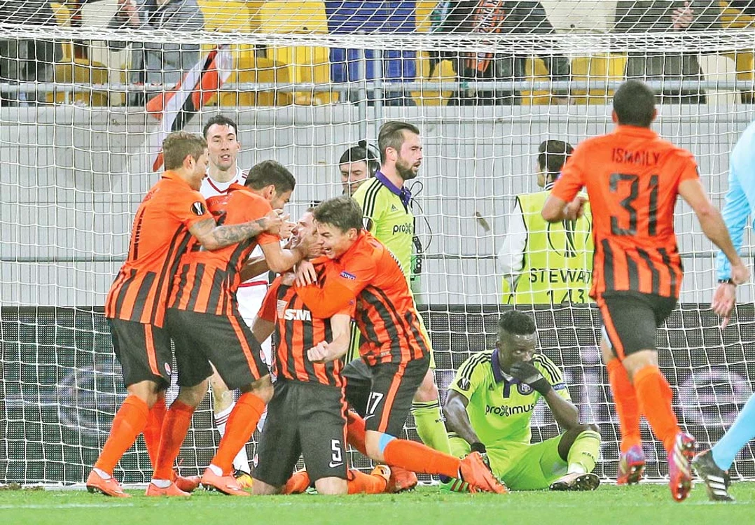 Elevii lui Lucescu  s-au bucurat pentru  calificarea în sferturi