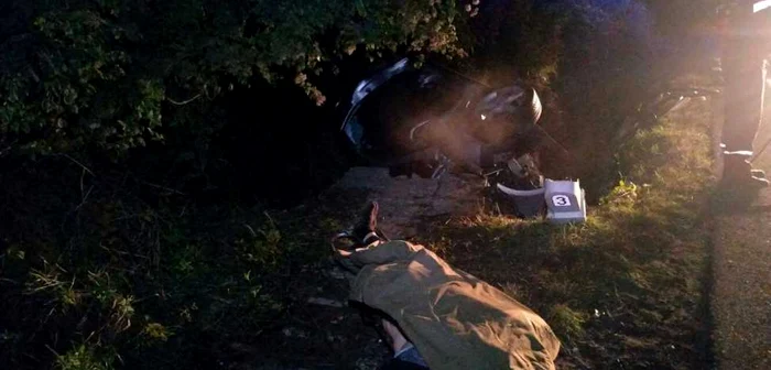 O maşină în care se aflau trei persoane s-a răsturnat pe DN1, în Prahova foto: Diana Frîncu