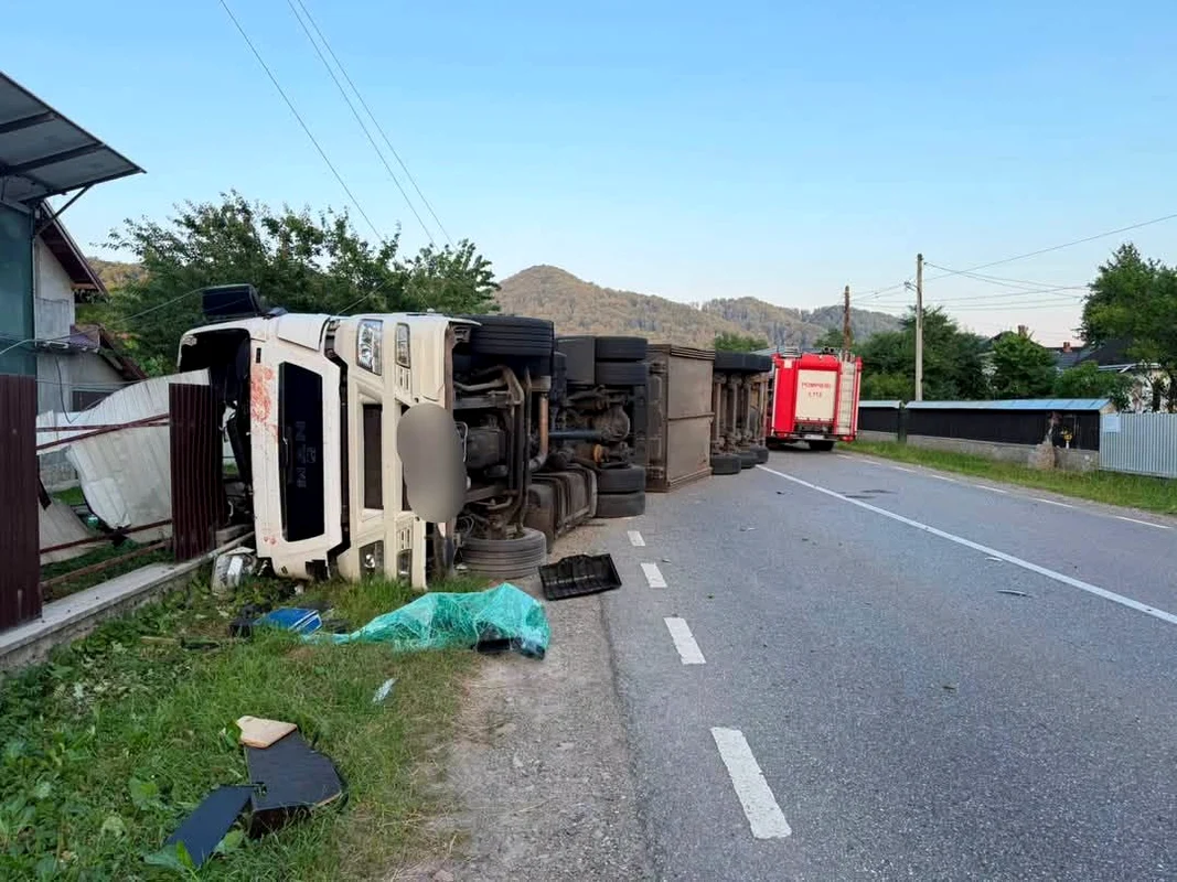 accident tir Neamt 01 Stiri Targu Neamt jpg