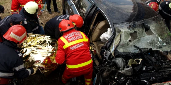 accident la intrarea in deva