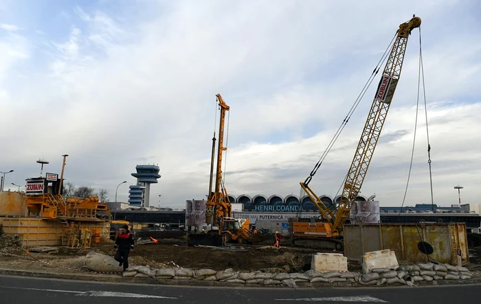 Lucrarea pentru trenul de la Otopeni este începută doar în curtea aeroportului
