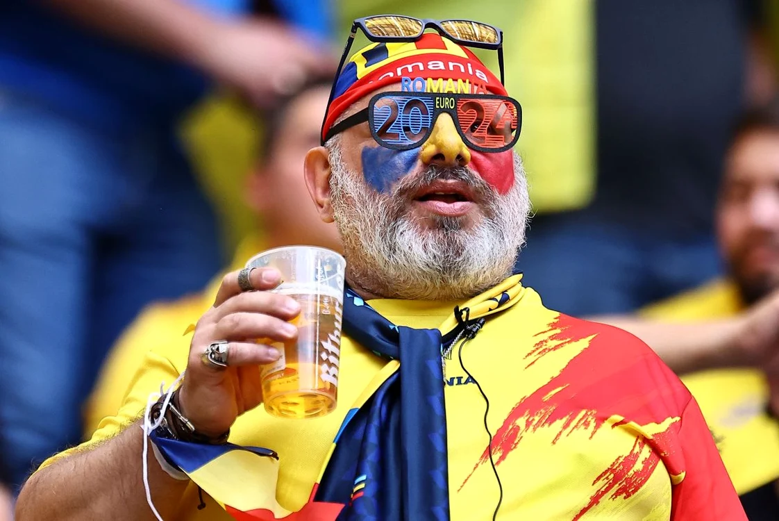 Ochelarii EURO 2024 i-au cucerit și pe fanii români (FOTO: EPA)
