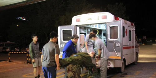 Carnagiu granicer Coreea de sud - soldat transportat la spital FOTO Reuters