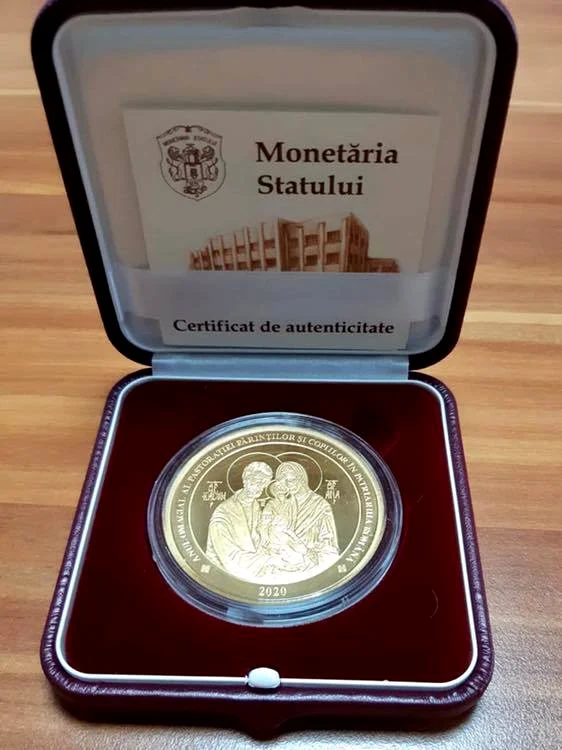 2 mihai gadea decorat de patriarhul daniel 2 jpg jpeg