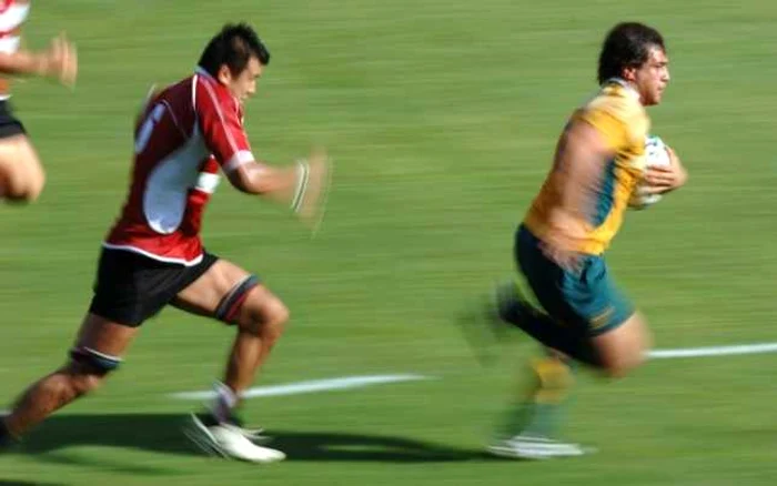 Yasunori Watanabe (în roşu) a jucat împotriva naţiunilor majore din rugby